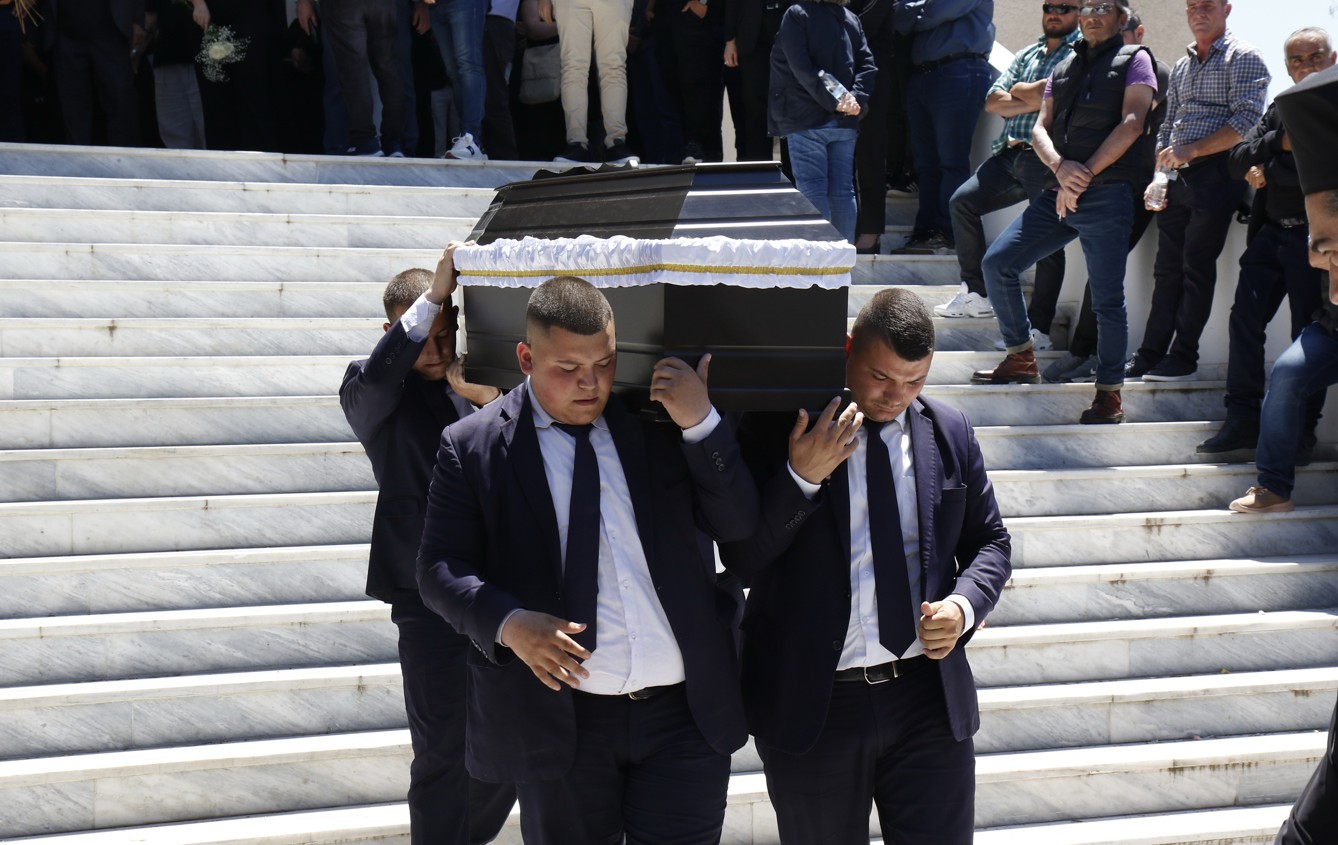 Η κηδεία του Μανώλη Παπαδόπουλου