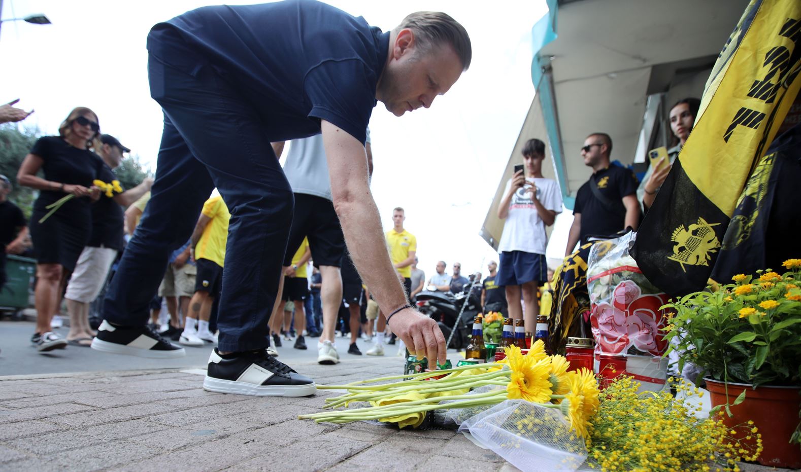 Η επίσκεψη της ΑΕΚ στο σημείο της δολοφονίας