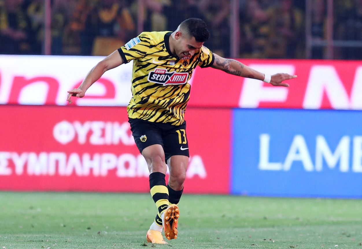 Ο Πινέδα χορεύει