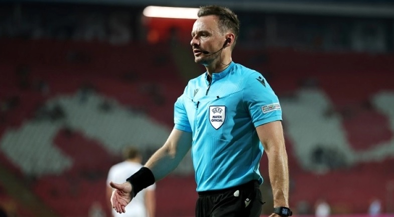 Ο Πολωνός διαιτητής.