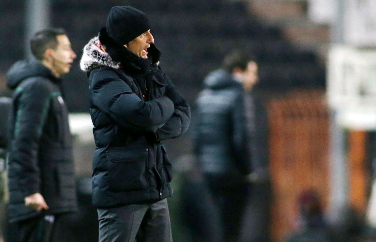 Ο Λουτσέσκου δίνει οδηγίες στο ΠΑΟΚ-ΑΕΚ