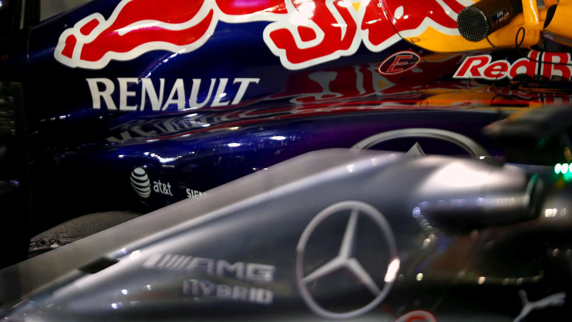 Red Bull Racing και Mercedes