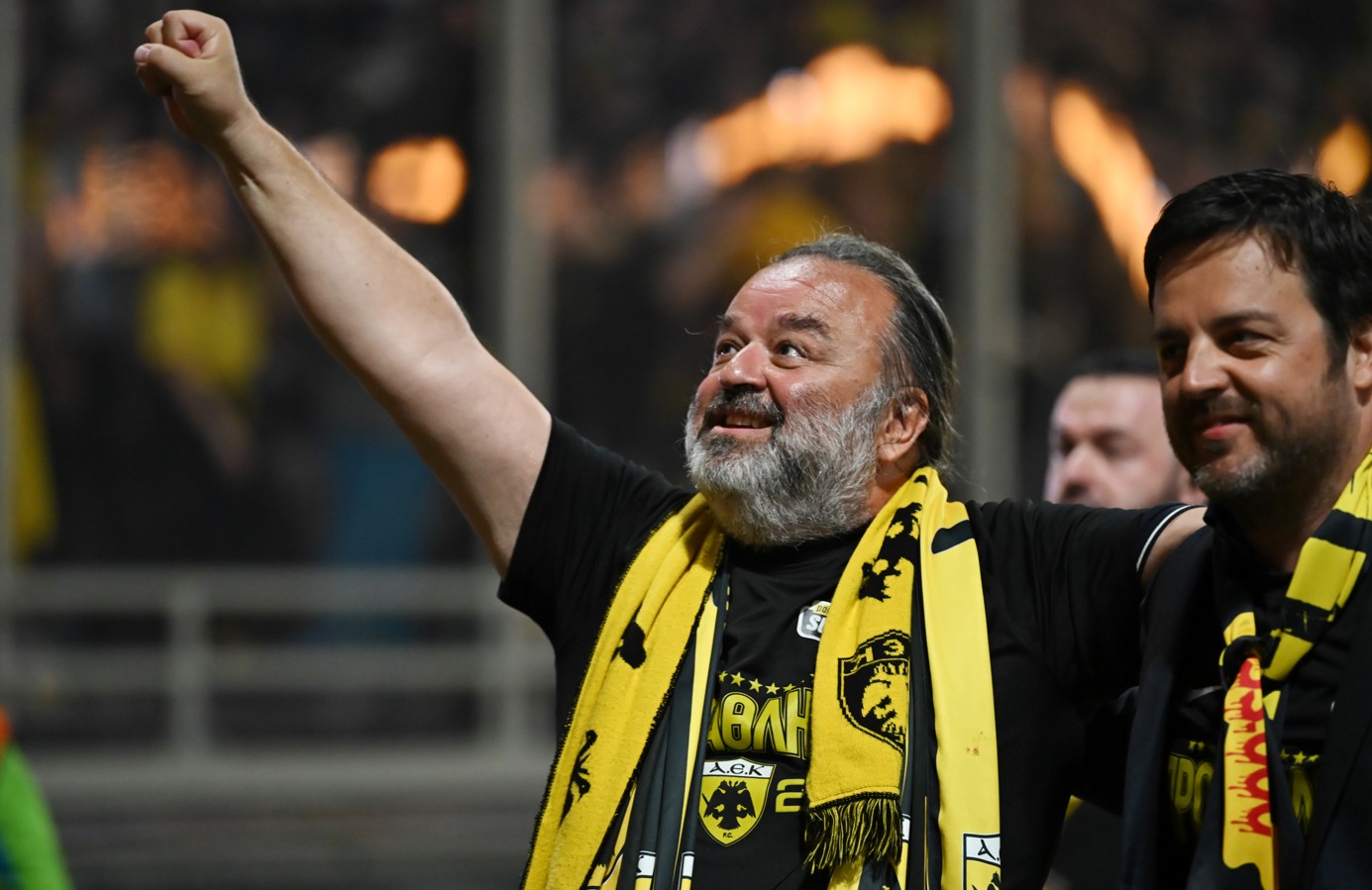 Ο Ηλιόπουλος πανηγυρίζει