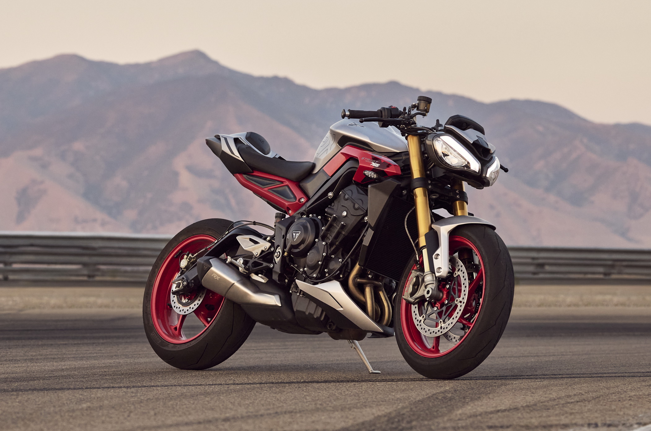Triumph Street Triple 765 RX & Moto2 Edition: Αγωνιστικό DNA (vid ...