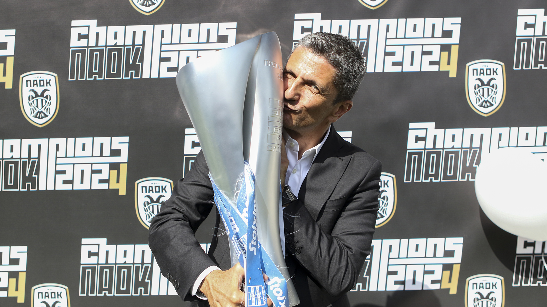 Ο Ραζβάν Λουτσέσκου