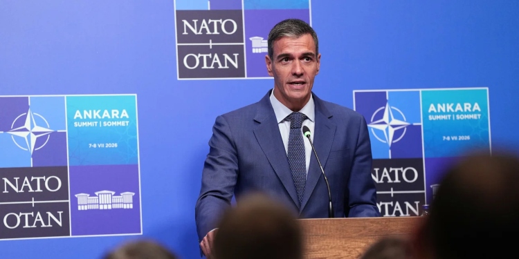 Οι διαφωνίες Σάντσεθ – Τραμπ που έφεραν την ένταση