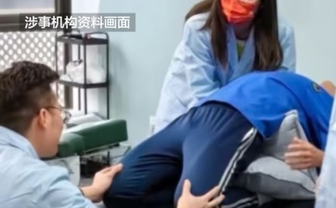 Ο 16χρονος κατά τη διάρκεια της θεραπείας