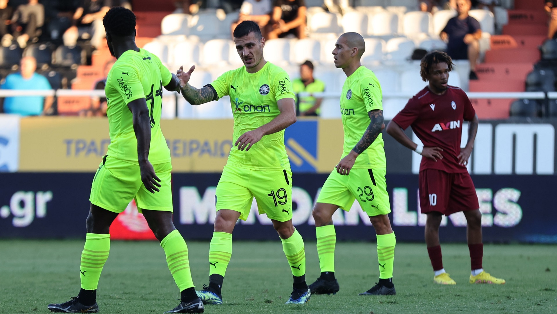 Ο Τσιλιανίδης πανηγυρίζει το γκολ του εναντίον της Επισκοπής