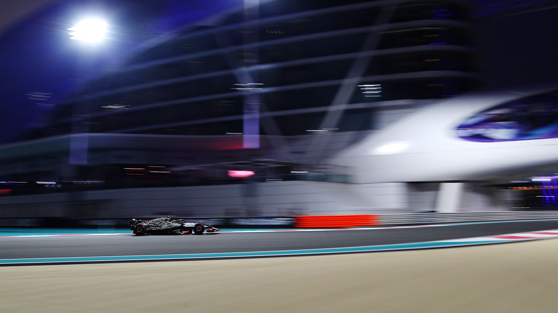 Ο Γιούκι Τσουνόντα στο Άμπου Ντάμπι