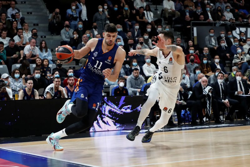 ο Βούτσκεβιτς με τη φανέλα της Ρεάλ Μαδρίτης