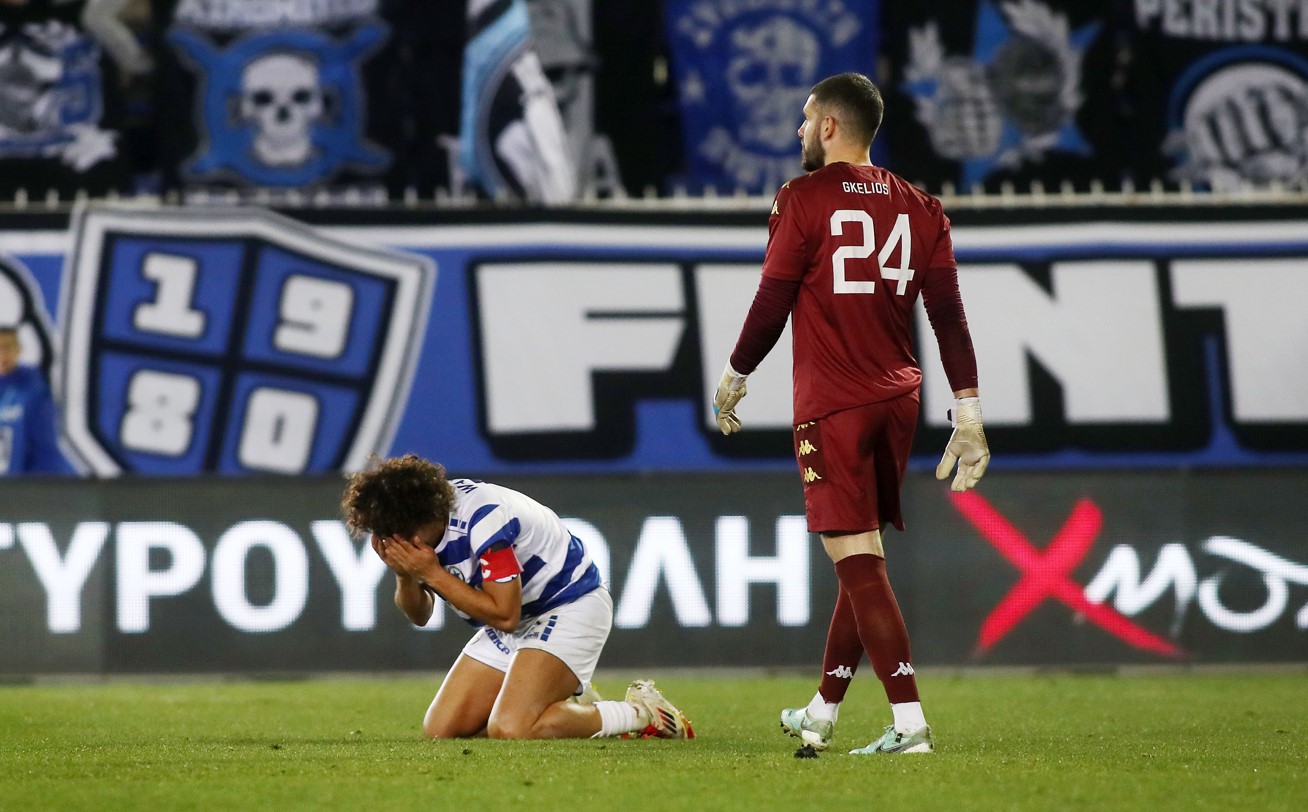 Ο Αμρ Ουάρντα κλαίει