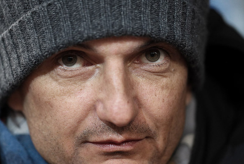 Το περίφημο γούρικο σκουφί του Ρουμάνου προπονητή, που έγινε σύνθημα στα χείλη των οπαδών 
