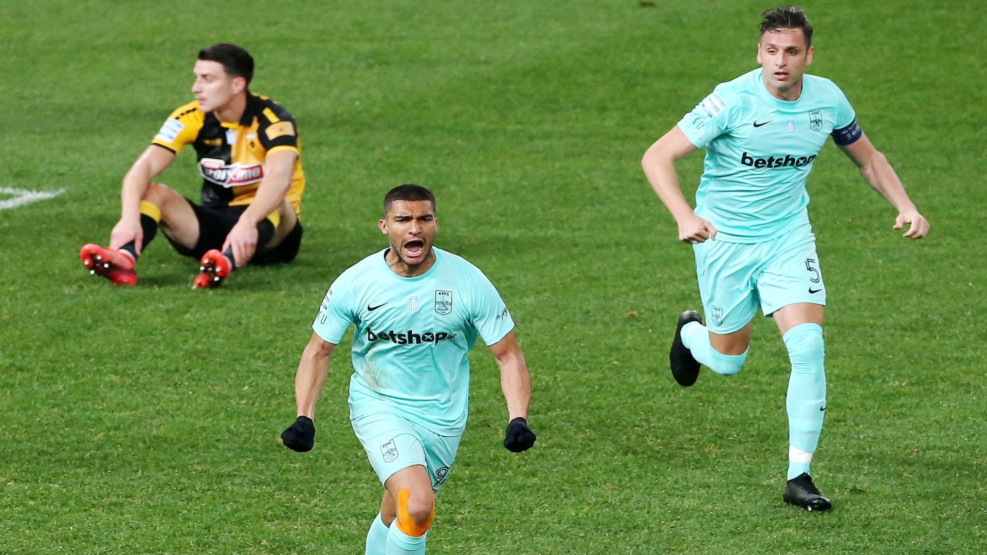 Ροζ και Δεληζήσης κόντρα στην ΑΕΚ