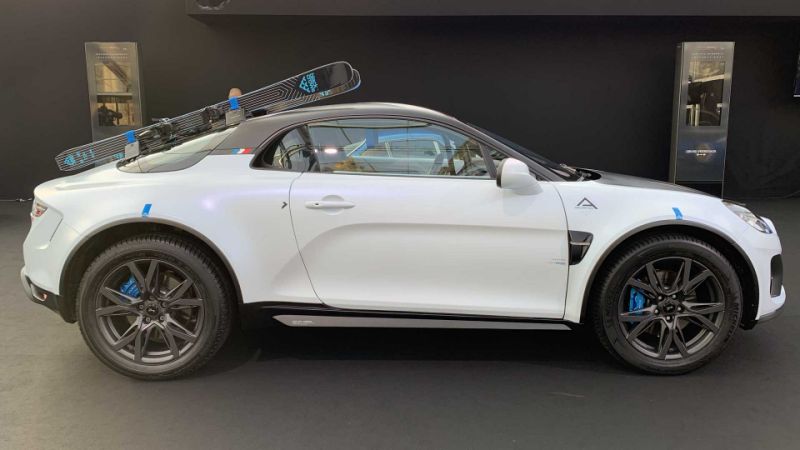 Tα φουσκωτά φτερά αποτελούν σήμα κατατεθέν.