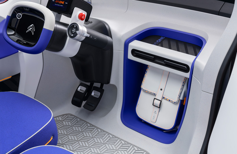 To φουτουριστικό εσωτερικό του γαλλικού πειραματικού μοντέλου.