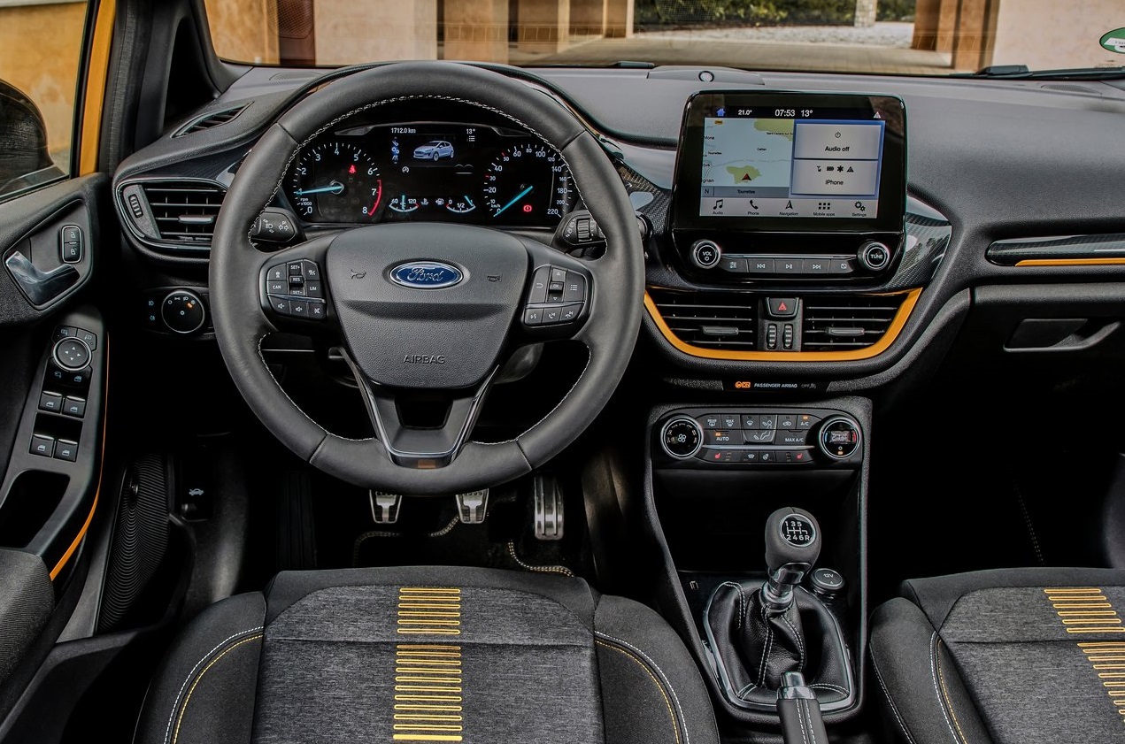 To κόκπιτ του Ford Fiesta Active X.