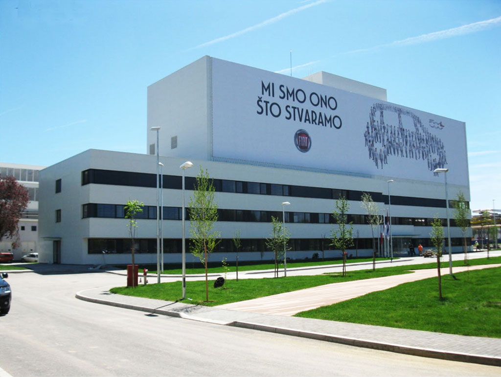 To εργοστάσιο της Fiat στη Σερβία εξωτερικά.