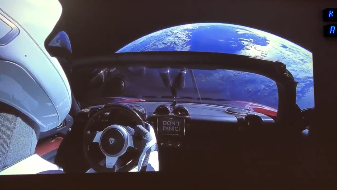 Tο κόκπιτ του Tesla Roadster.