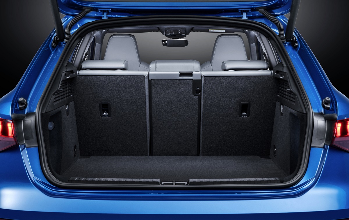 Ο χώρος αποσκευών έχει μίνιμουμ όγκο 380 λίτρων.