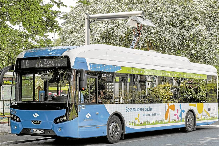 Hλεκτρικό λεωφορείο που εκτελεί δρομολόγια σε γερμανική πόλη.