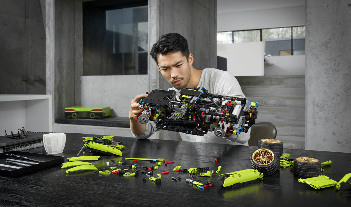 Το κιτ της Lego απαρτίζεται από 3.696 τουβλάκια.