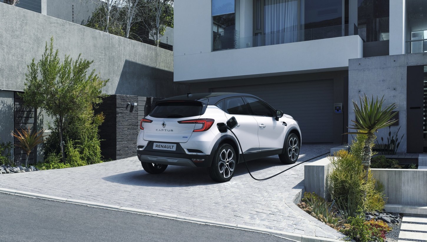 All new Renault CAPTUR E-tech plug-in