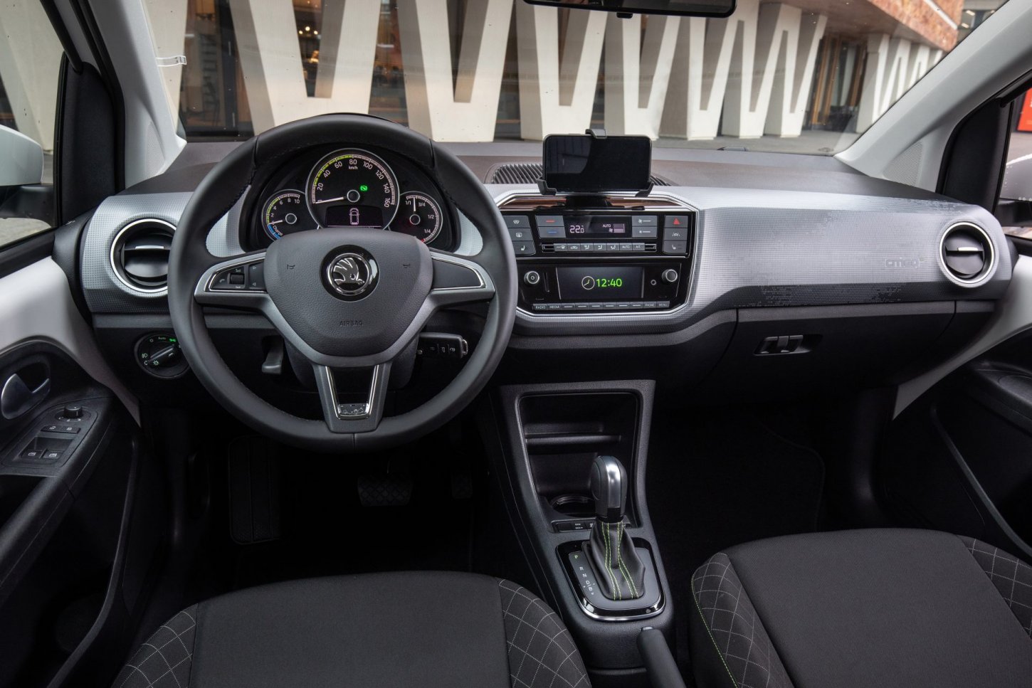 το εσωτερικό του ηλεκτρικού Skoda Citigo.