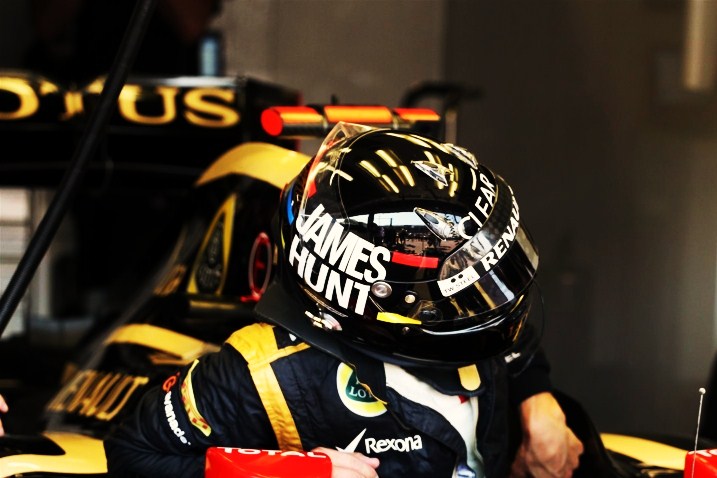 To κράνος του Iceman προν τιμήν του Τζέιμς Χαντ.