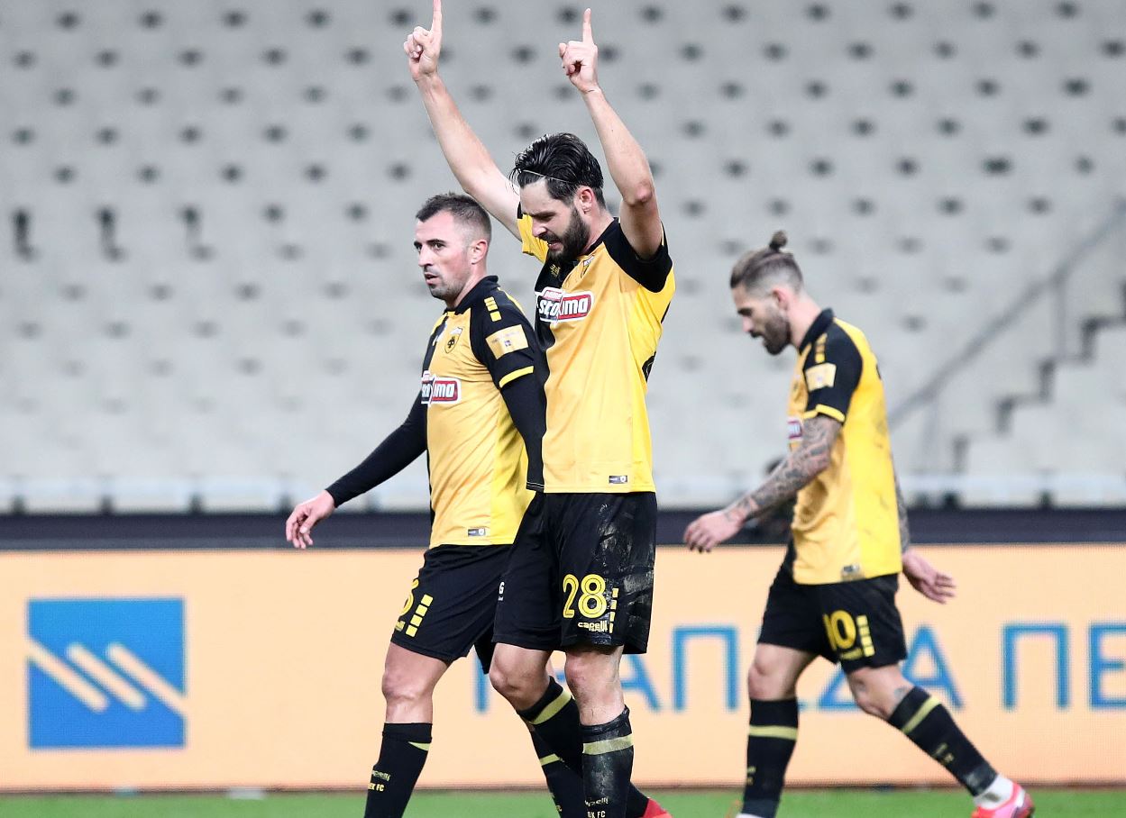 Σάκχοφ και Κρίστιτσιτς μετά το γκολ επί του ΟΦΗ για το 2-1