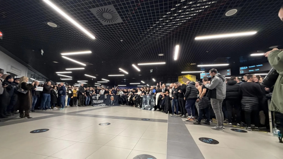 Ομπράντοβιτς: Πλημμύρισε το αεροδρόμιο από φίλους της Παρτίζαν | Gazzetta