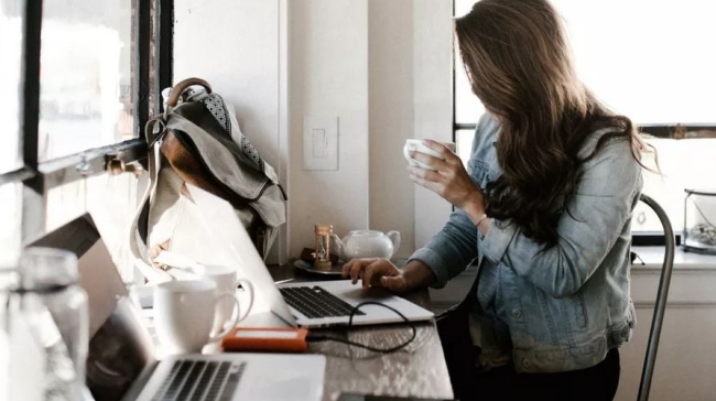 Γιατί μας νοιάζει τόσο το αν θα μας «μαλώσουν» στη δουλειά;