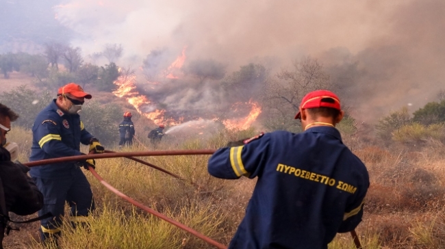 Πυρκαγιά σε δασική έκταση στο Λουτράκι: Κινητοποίηση της Πυροσβεστικής και των εθελοντών 