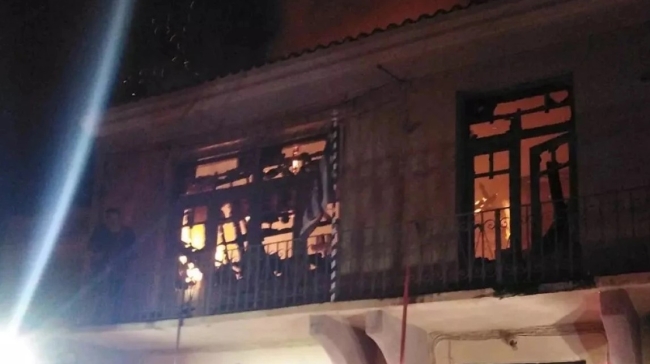 Λέσβος: Καταστράφηκε από πυρκαγιά το Πνευματικό Κέντρο Καλλονής - Στάχτη 6,5 χιλιάδες τόμοι σπάνιων βιβλίων