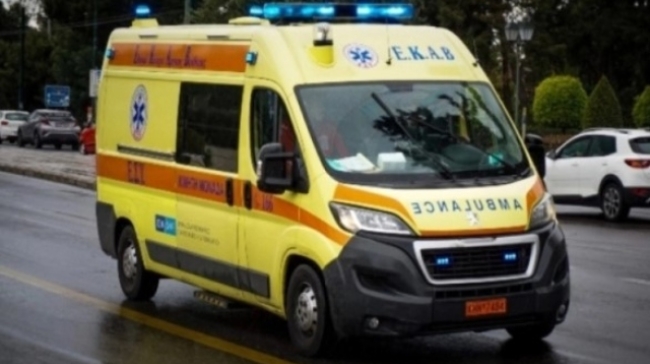 Σοβαρό τροχαίο στη Θεσσαλονίκη: Μηχανάκι με 60χρονη οδηγό κατέληξε κάτω από τις ρόδες φορτηγού 
