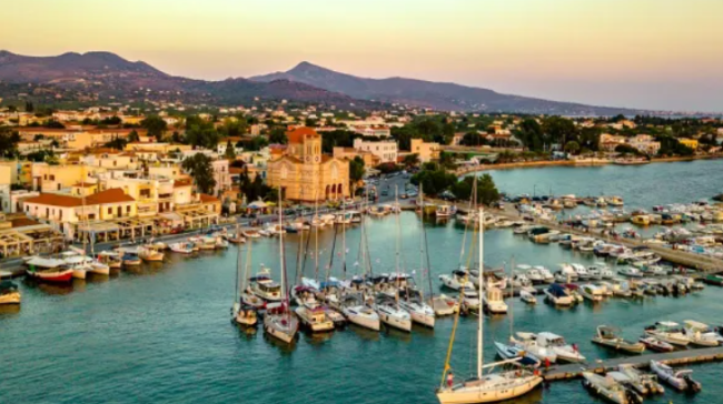 Στα όριά τους οι κάτοικοι της Αίγινας: Εδώ και δύο μήνες χωρίς πόσιμο νερό το νησί