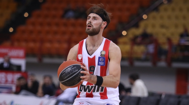 Ο Ολυμπιακός εξετάζει την επιστροφή του Πάπας