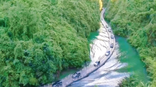 Η γέφυρα των ονείρων: Πώς είναι να οδηγάς πάνω στο νερό (vid) 