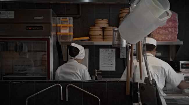 Σεφ με δύο αστέρια Michelin εξηγεί γιατί το βρετανικό φαγητό είναι το καλύτερο στον κόσμο: «Είναι μίνιμαλ» 