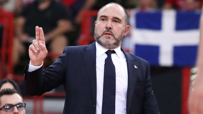 Ματέο: «Από τη μέρα που ήρθε ο κόουτς Μπαρτζώκας, ο Ολυμπιακός έχει αρχές στην άμυνα»