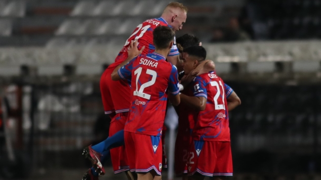 Ο Βίντρα πήρε το «ριμπάουντ» από τον Κοτάρσκι και έκανε το 0-2 (vid)