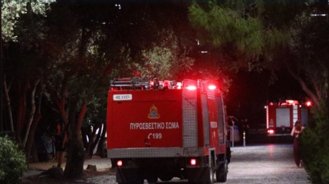 Φωτιά στα Πατήσια: Νεκρή γυναίκα ανασύρθηκε από το διαμέρισμα στην οδό Σκιάθου