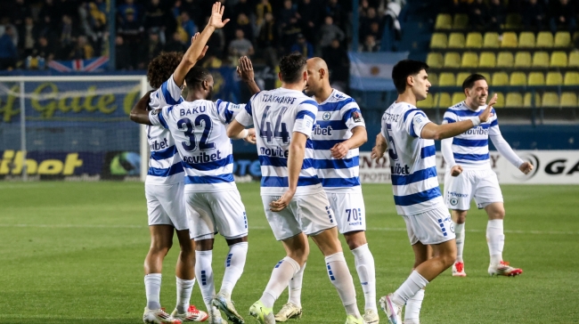  Τον νίκησε και τον προσπέρασε! 