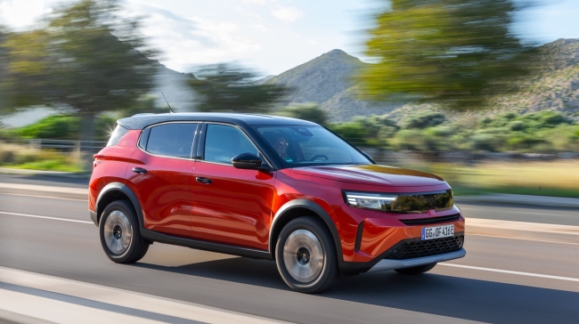 Οι τιμές για το νέο Opel Frontera, που κυκλοφορεί ως υβριδικό ή ηλεκτρικό