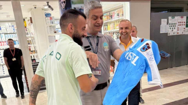 Οι παλιοί γνώριμοι, ο Πασκουάλ και το ντέρμπι στο αεροπλάνο