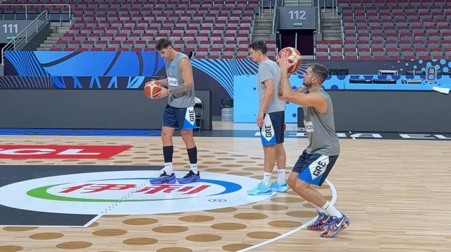 Άχαστος ο Τολιόπουλος στην πρώτη προπόνηση της Εθνικής στην Λετονία