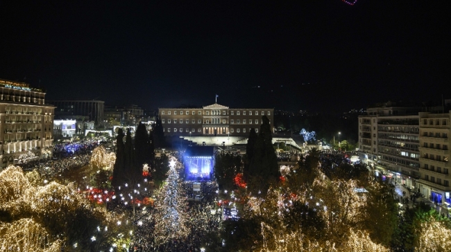Δήμος Αθηναίων: Παραμονή Πρωτοχρονιάς στο Σύνταγμα με Κωστή Μαραβέγια, Ρένα Μόρφη, Νίκο Μουτσινά και Τόνια Σωτηροπούλου