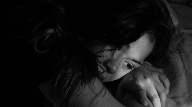 10 ατάκες των ανθρώπων που προσποιούνται ότι είναι ευτυχισμένοι, αλλά έχουν θλίψη μέσα τους