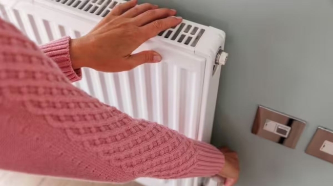 Τι είναι το «λάσπωμα» του καλοριφέρ; Τρία κόλπα για καλύτερη απόδοση που ξέρουν μόνο έμπειροι υδραυλικοί