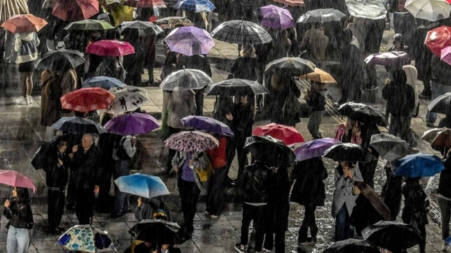 Καιρός τα Χριστούγεννα: Ισχυρές βροχές και καταιγίδες σε όλη την Ελλάδα