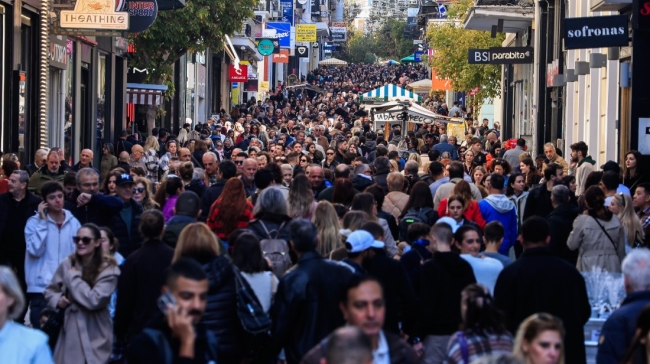 Εορταστικό ωράριο: Ανοιχτά την Κυριακή τα καταστήματα - Δείτε ποια θα παραμείνουν κλειστά